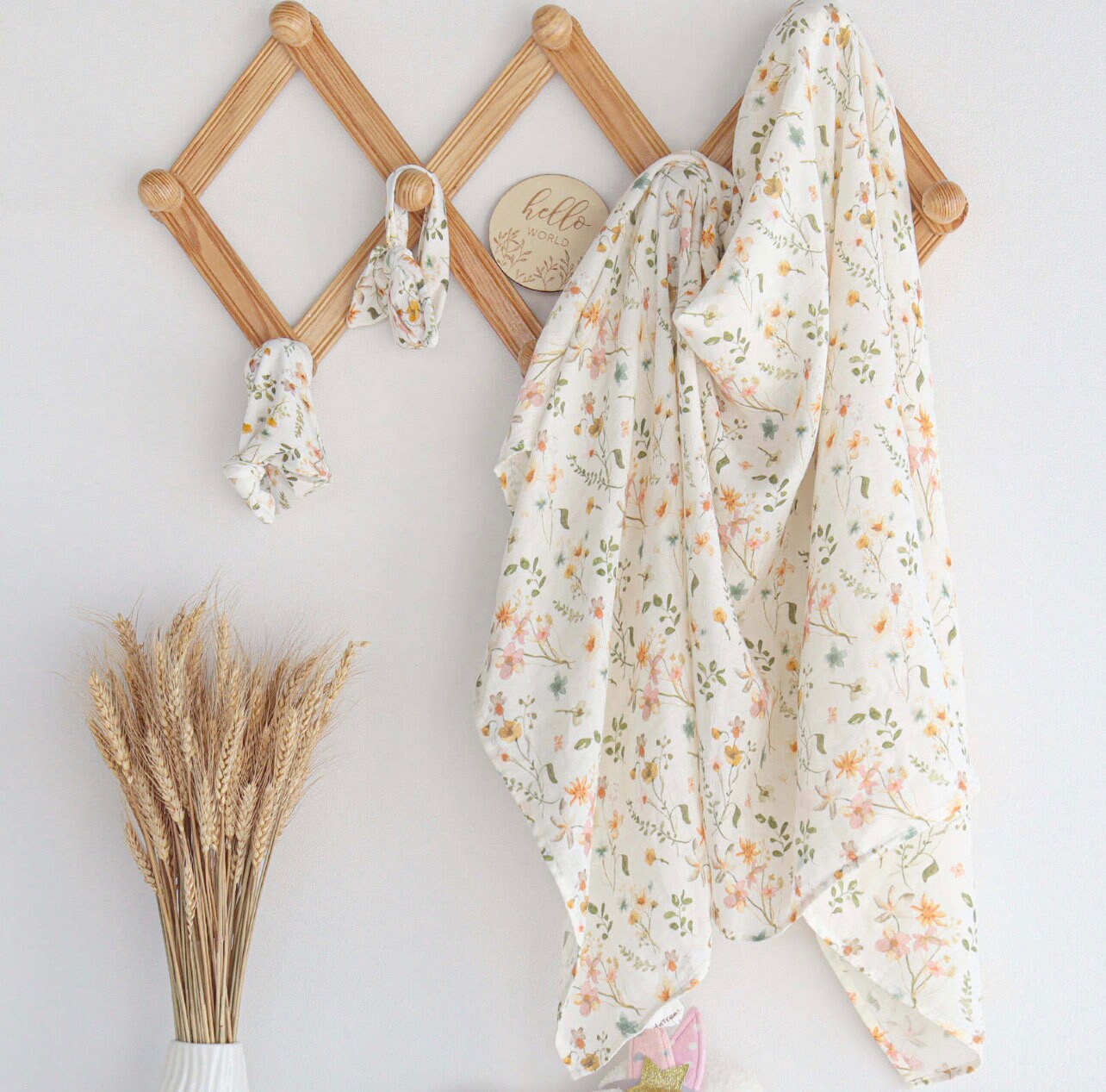 4 piece set 100% Organic Muslin Blanket Floral garden Muslin Swaddle Set with Matching Hat, bow and Wooden welcome world sign Baby in Styles