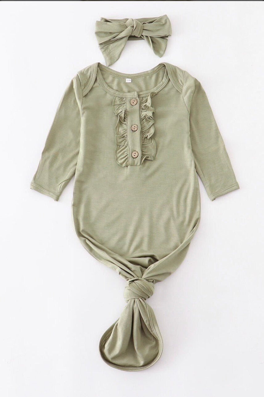 Sage knotted gown set 0-6mo Baby in Styles