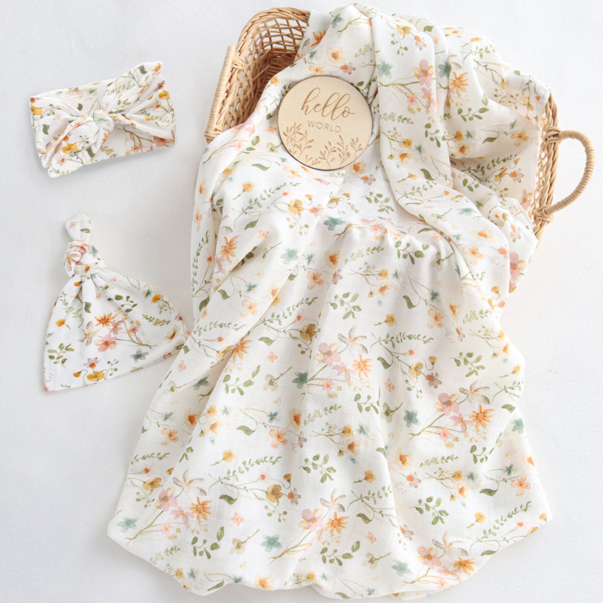 4 piece set 100% Organic Muslin Blanket Floral garden Muslin Swaddle Set with Matching Hat, bow and Wooden welcome world sign Baby in Styles